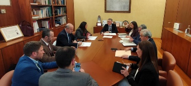 El presidente de la CHS mantiene un encuentro con la consejera de Agua, Agricultura,  