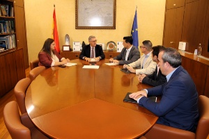 El presidente de la CHS mantiene una reunión de trabajo con el alcalde de San Javier. 