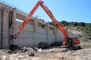 La CHS continúa con los trabajos de emergencia para la mejora de la presa y embalse d 